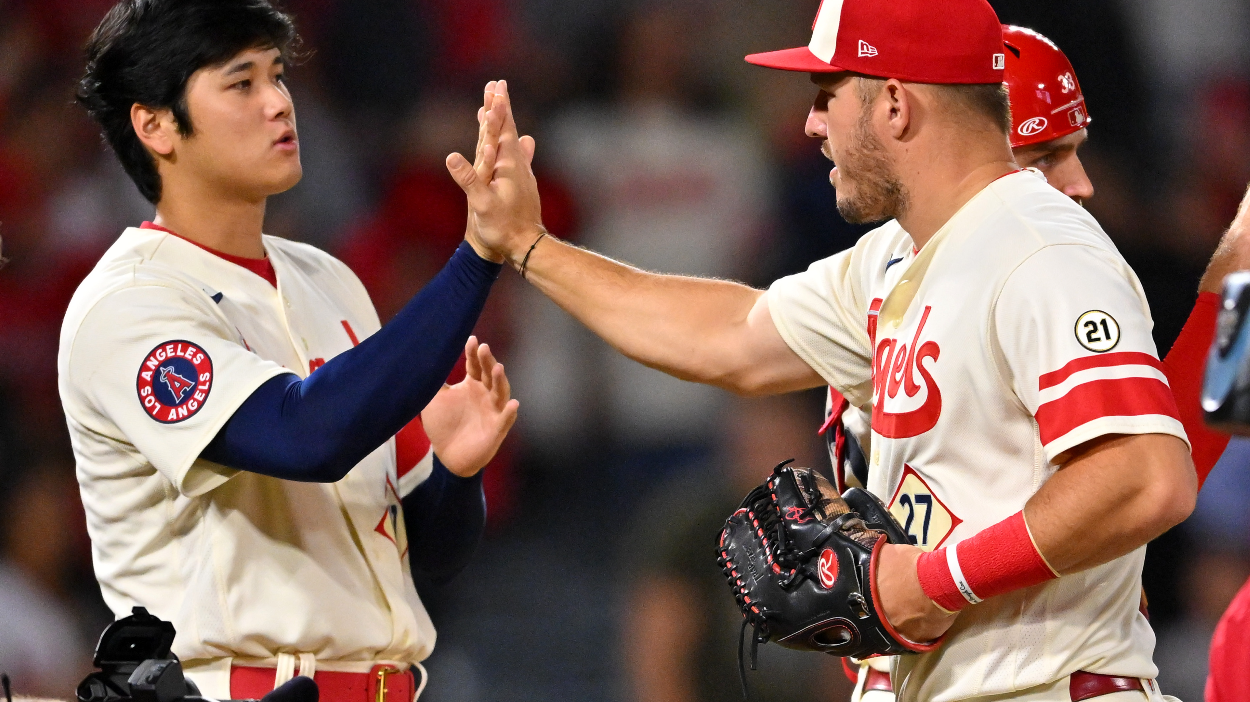 Shohei Ohtani (R) and Los Angeles Angels teammate Mike Trout