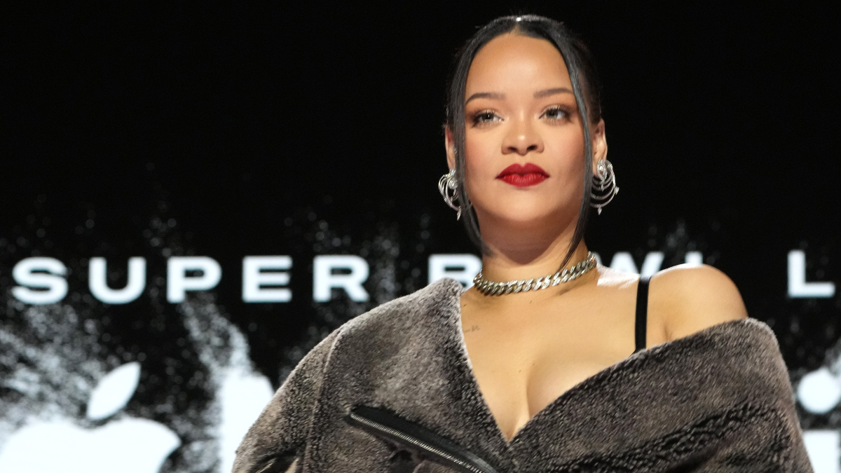 Why Rihanna Isn't Getting Paid to Perform at the Super Bowl