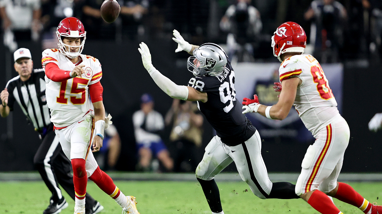 Travis Kelce catches 4 touchdown passes from Patrick Mahomes