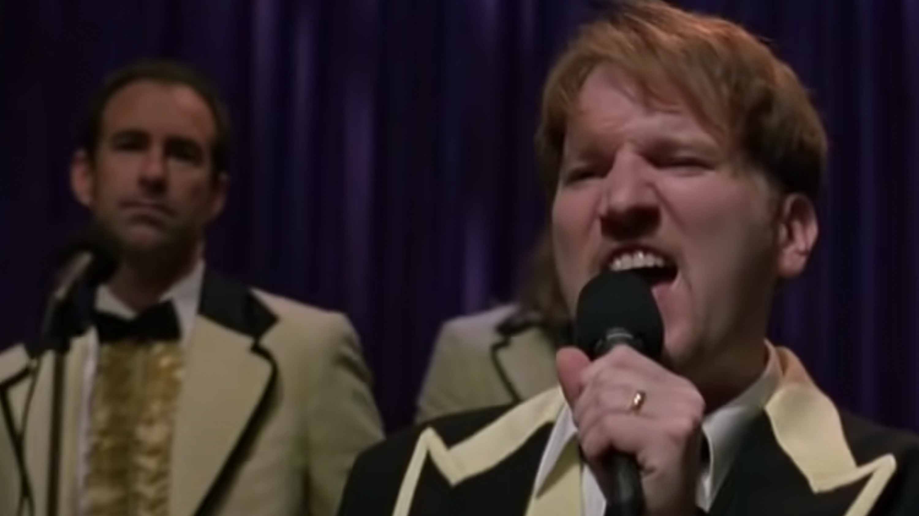 Drake Slid Into The DMs Of The Raunchy Wedding Singer In 'Old School'