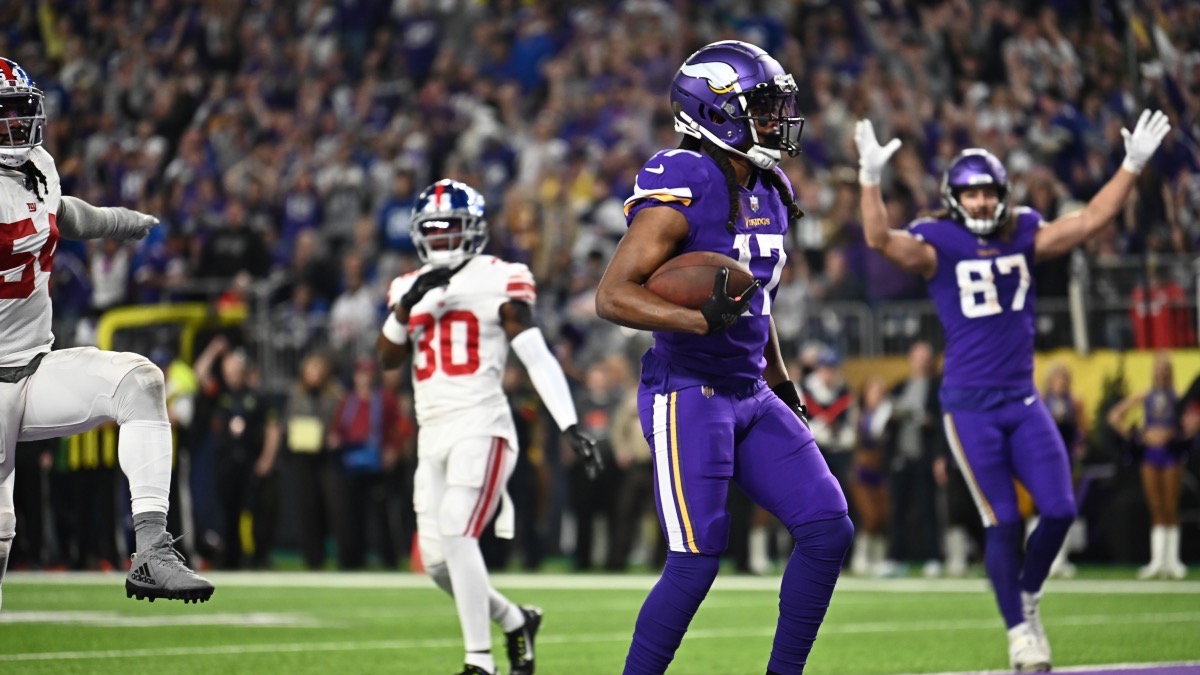 Vikings WR KJ Osborn details pulling man from burning car in Texas