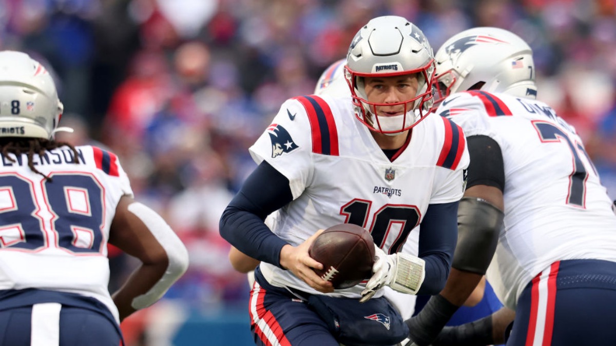 Patriots locker room divided over Mac Jones, Bailey Zappe