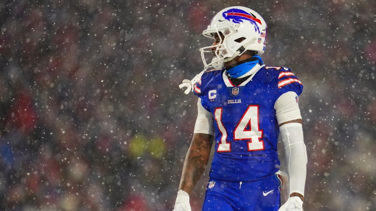 Stefon Diggs becomes latest Bills player to want red helmets