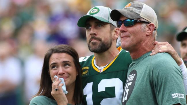 aaron rodgers and brett favre side by side