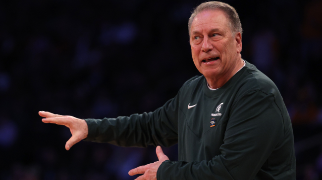 Tom Izzo coaches his Michigan State team from the sidelines.