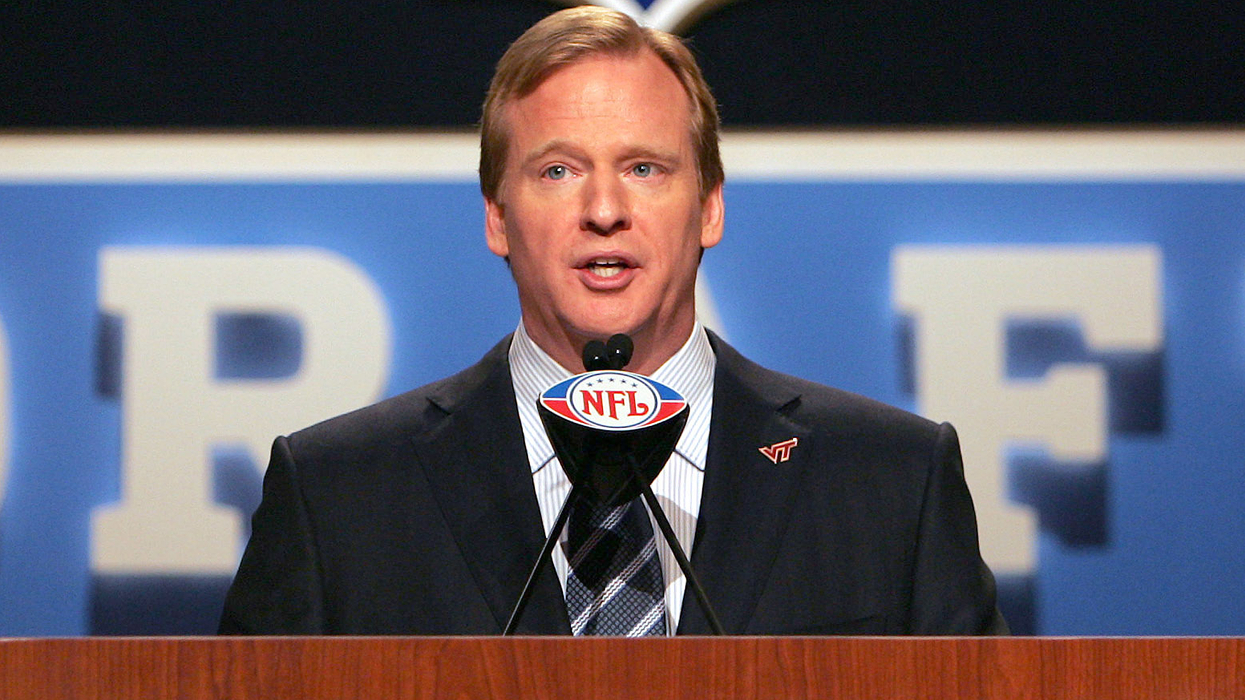 NFL Commissioner Roger Goodell Spotted in Scarborough, Maine, image size:2500x1406
