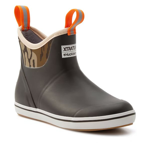 Extratuff rubber deck boots in brown rubber and camo