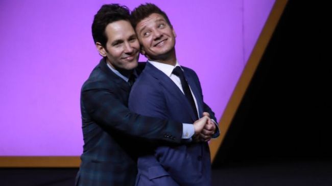 jeremy renner and paul rudd hugging on stage