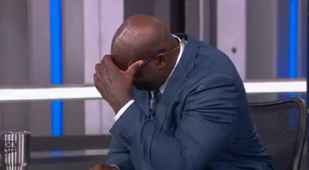 Shaquille O'Neal laughing Inside The NBA 