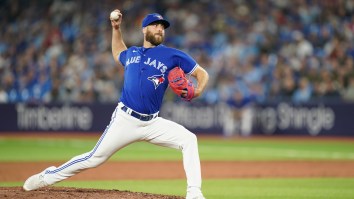 Blue Jays Pitcher Complains About United Airlines On Twitter And It Spectacularly Backfires
