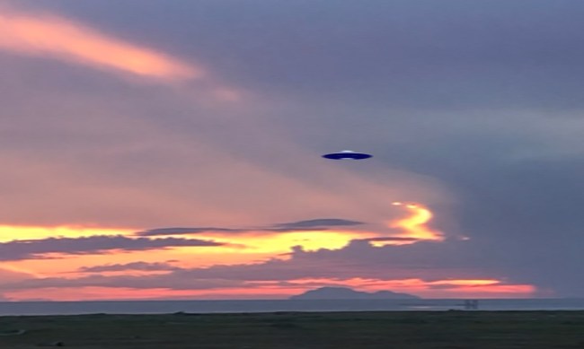 ufo evening sky joe rogan james fox