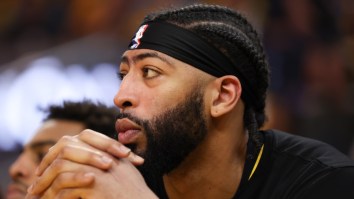 Los Angeles Lakers Fans Fear The Worst After Bizarre Anthony Davis Injury