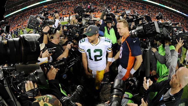 aaron rodgers and peyton manning shaking hands