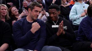 aaron rodgers and sauce gardner at knicks game