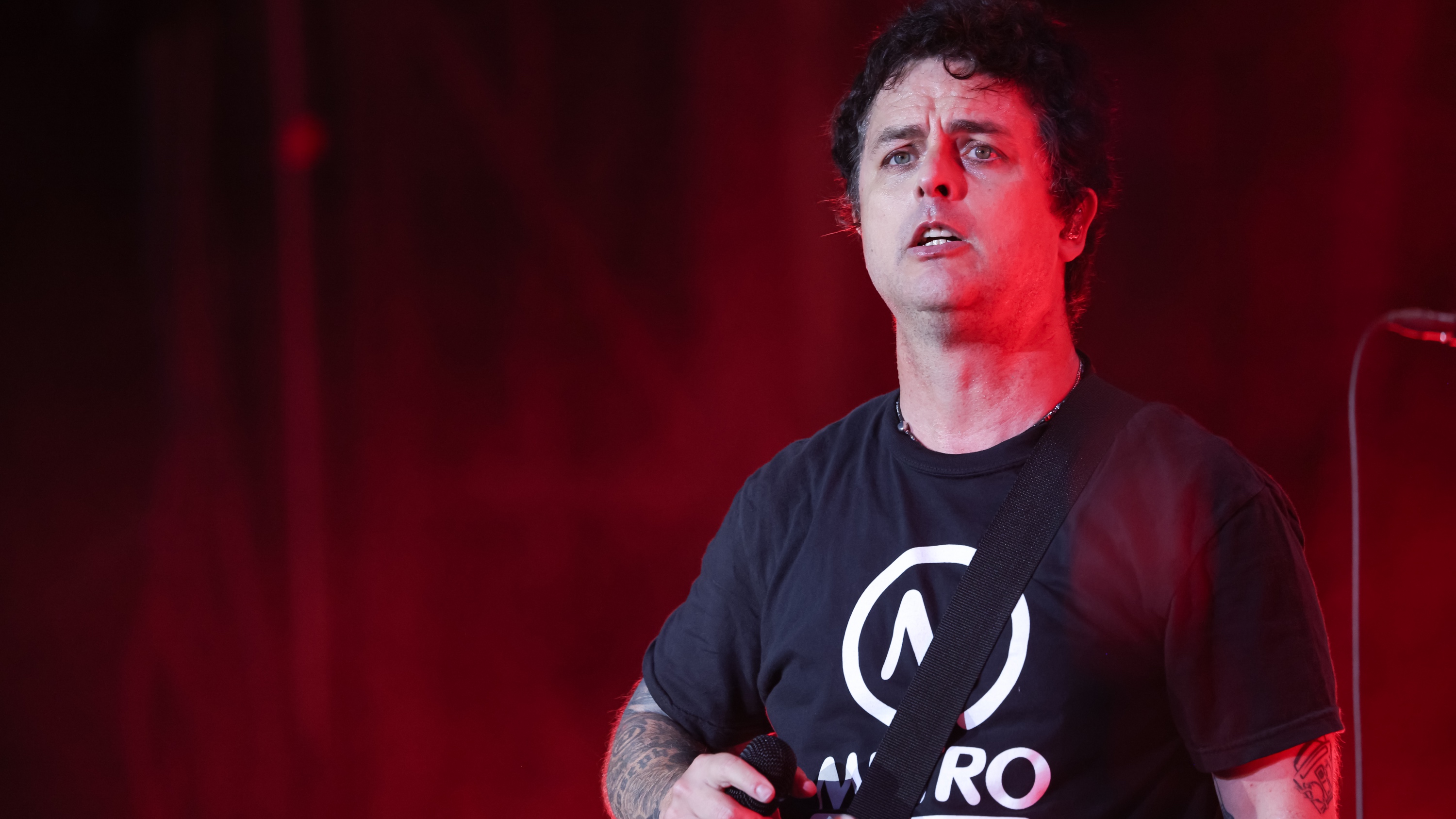 Billie Joe Armstrong Surprises Green Day Cover Band On Stage