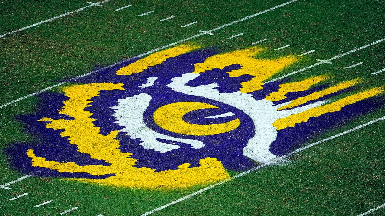 Photos Of LSU Library Vs. Football Team Locker Room Go Viral