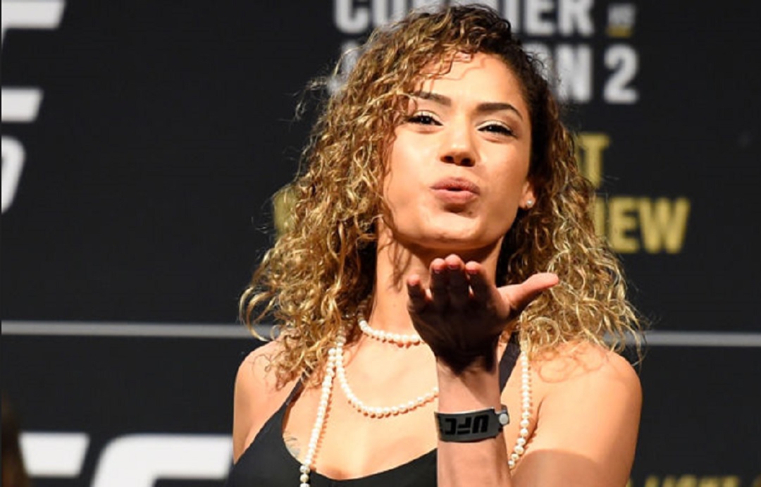 Ex Ufc Starmodel Pearl Gonzalez Stunning Bedroom Outfit Selfie Goes Viral Brobible