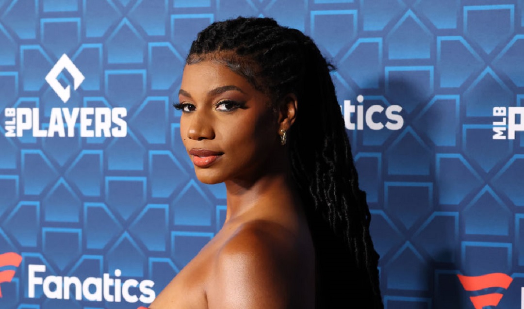 NFL Host Taylor Rooks Causes A Stir With Workout Outfit Modeling Photos ...