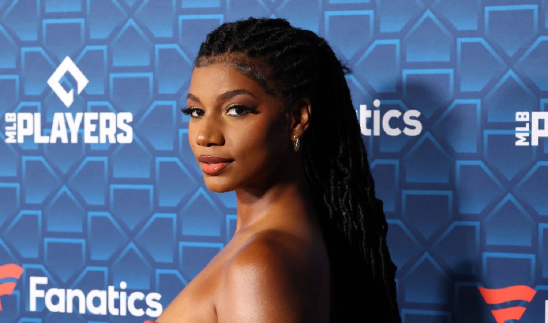 Tyler Rooks Style NFL Host Taylor Rooks Causes A Stir With Workout Outfit Modeling Photos ...