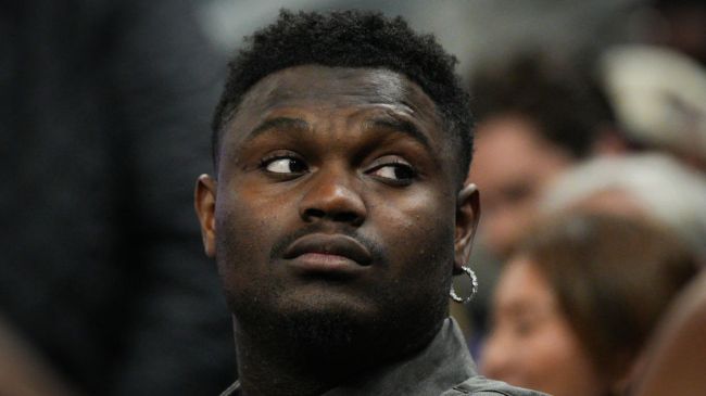 zion williamson on the sidelines