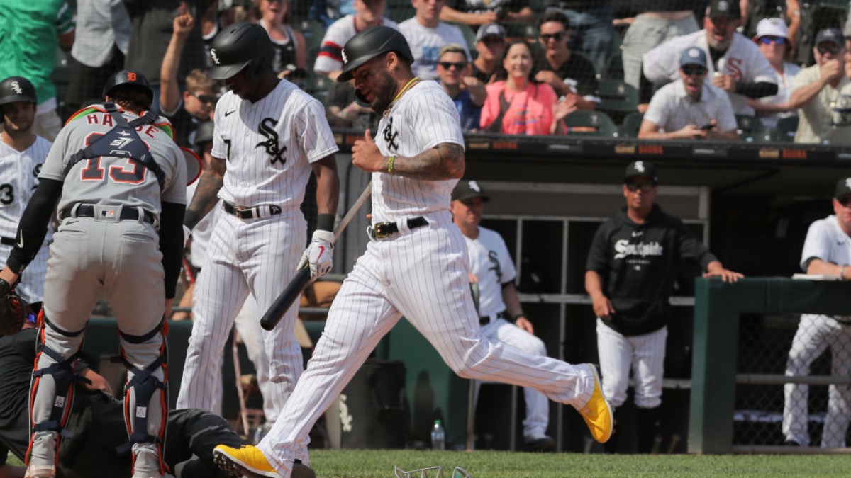 White Sox win on walk-off wild pitch in extra innings