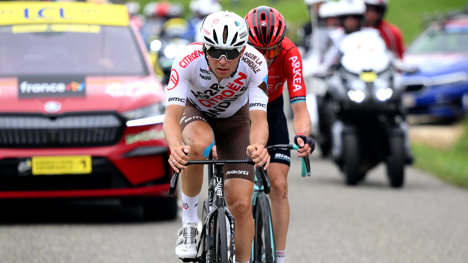 Tour de France Rider Stops To Drink Beer And Celebrate With Fans
