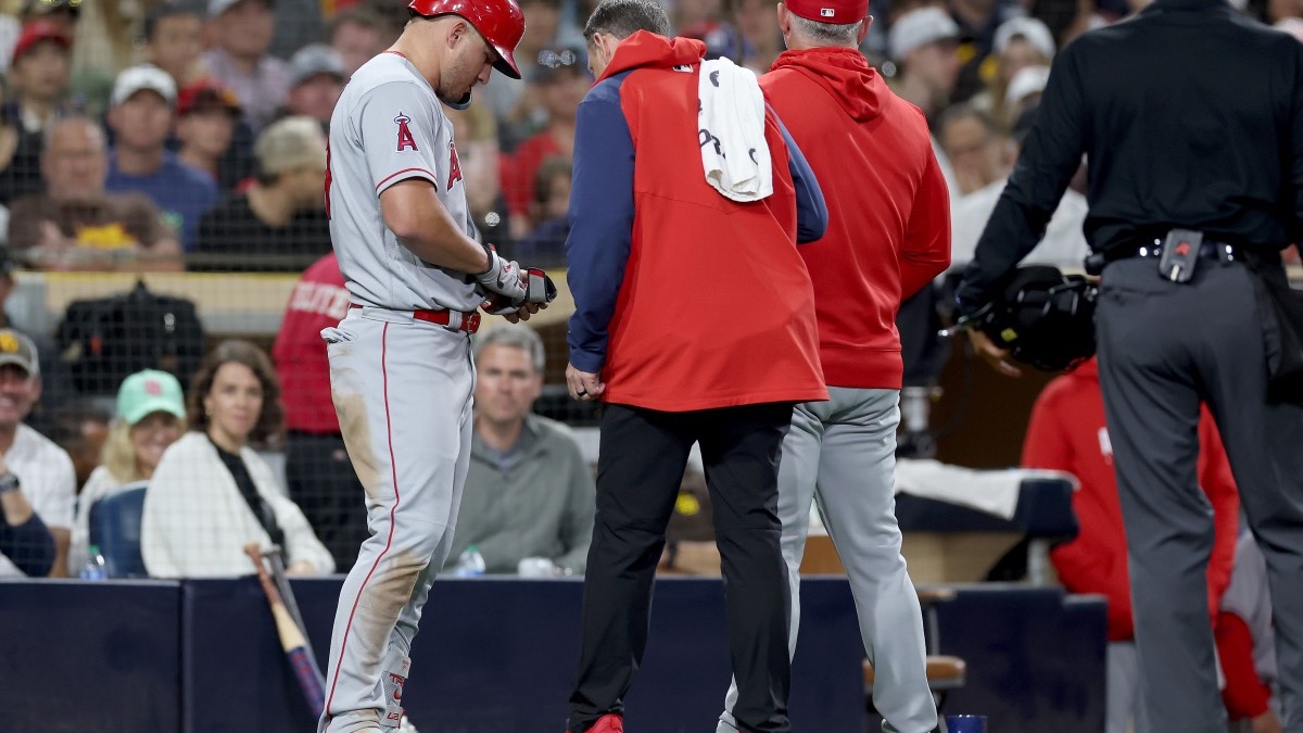 Angels Fans Fear The Worst As Mike Trout Leaves With Injury