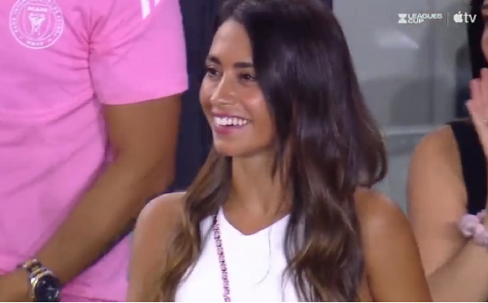 Messi wife in the stands 