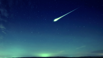 Giant Green Fireball Seen In 6 Different States Sparks More UFO Concerns