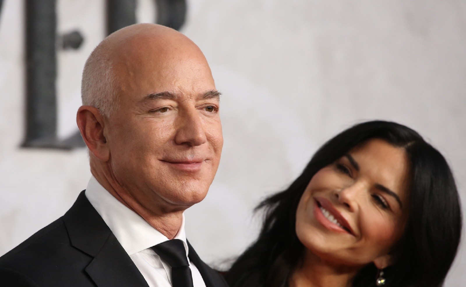 Jeff Bezos Looks Absolutely Jacked In Shirtless Photo, Could Probably ...