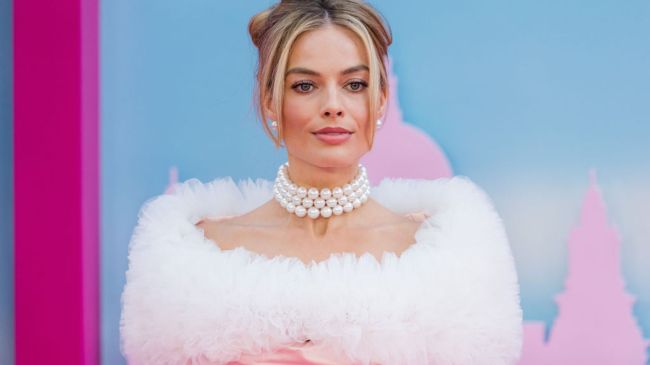 margot robbie in a pink dress at the barbie premiere