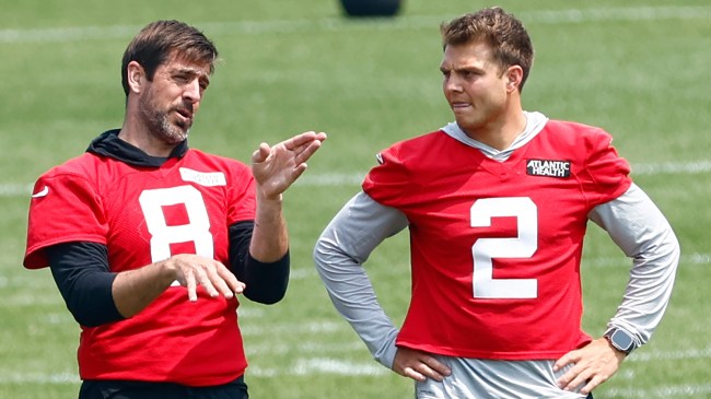 Jets QB Aaron Rodgers and Zach Wilson