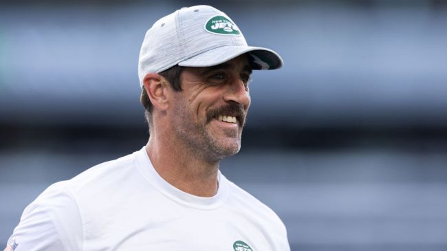 aaron rodgers warming up with the jets