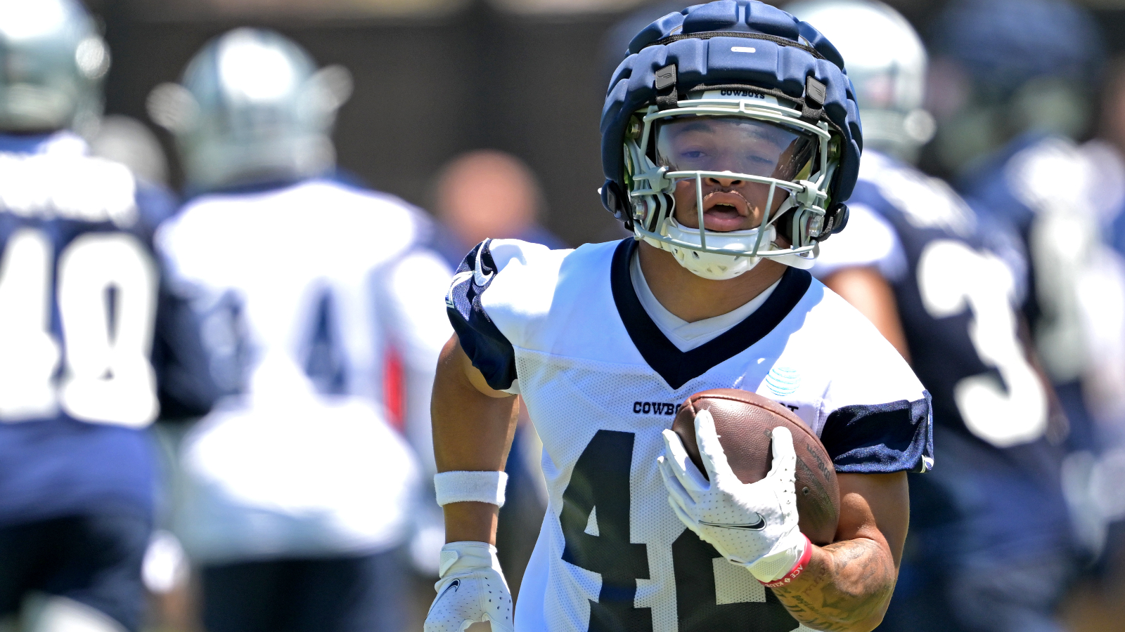 CeeDee Lamb trolls rookie Deuce Vaughn with tiny cleats and gloves