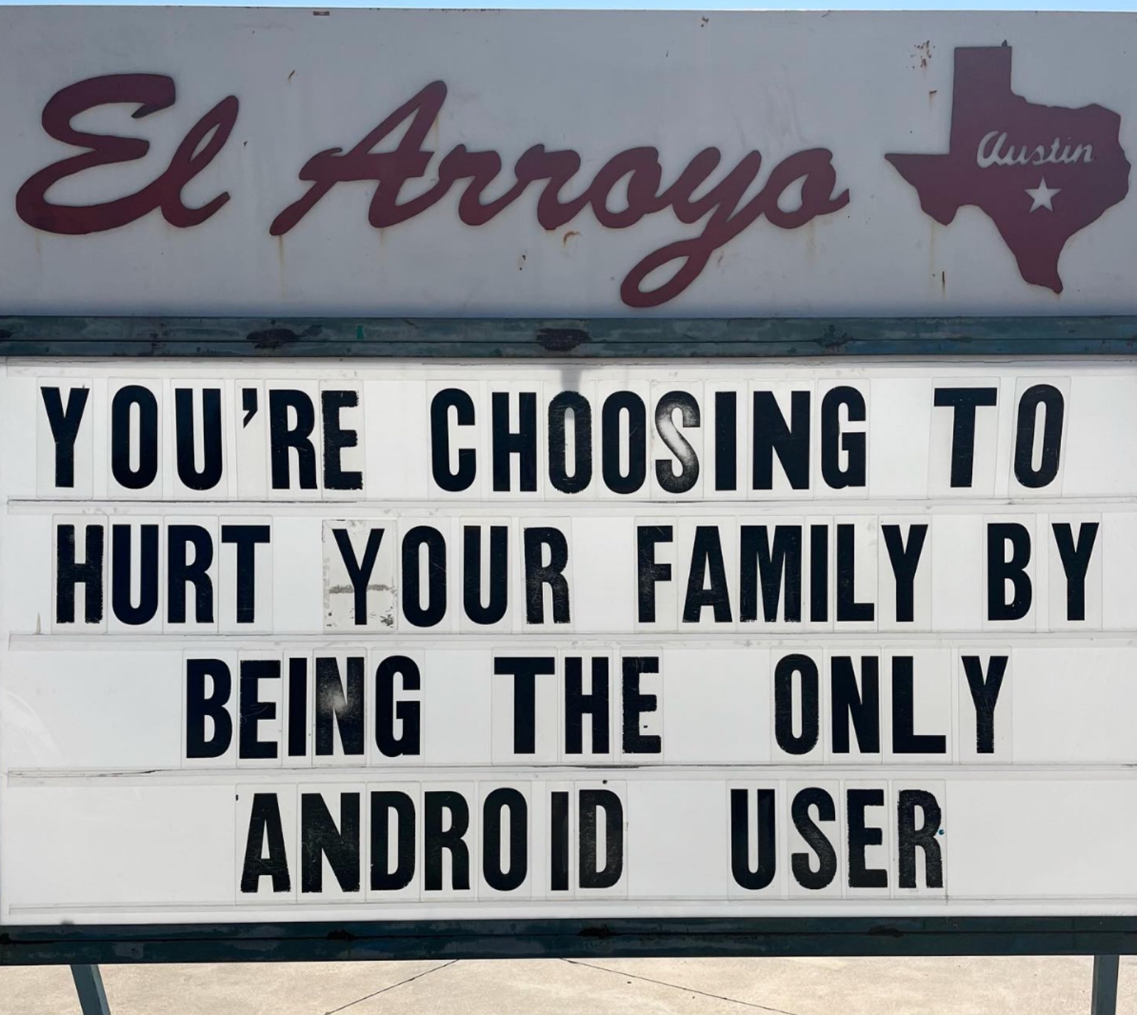 funny meme about Android and iPhone group texting