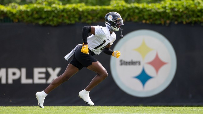 George Pickens runs a route at Steelers camp.