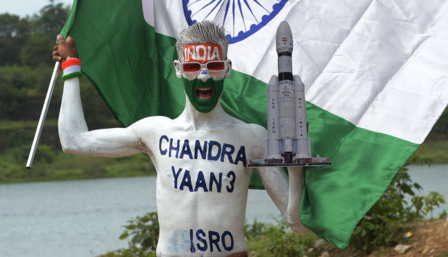man celebrates Chandrayaan-3 landing on south pole of Moon russia