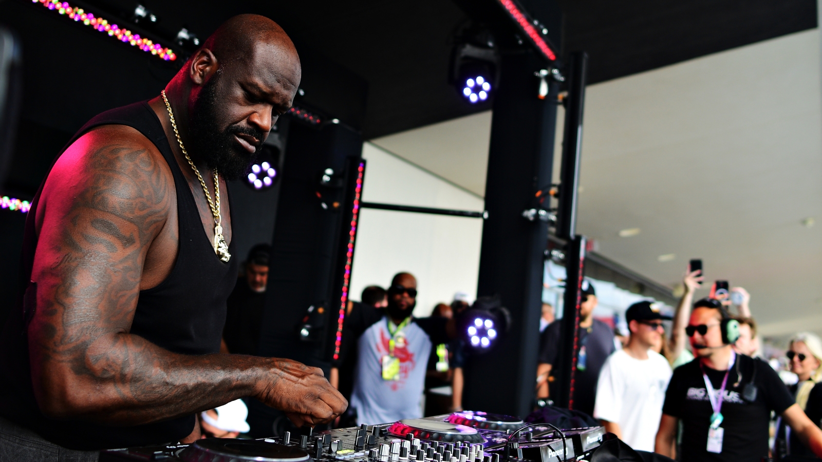 Shaq Crushes Performing In Front Of 115,000 Fans At Lollapalooza