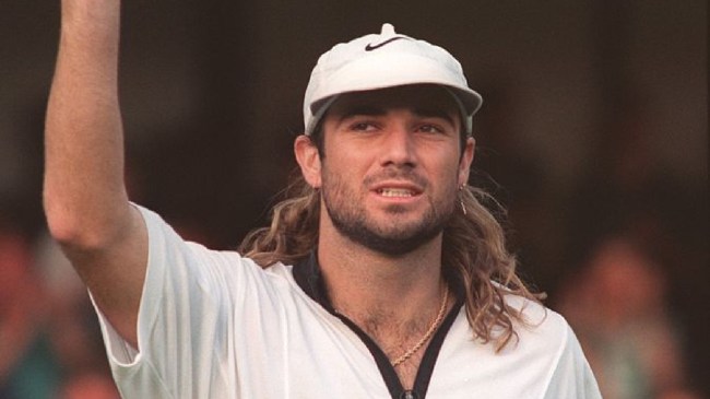 Andre Agassi acknowledges fans