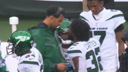 Jets RB Gets Heated, Yells At Coach On Sideline & Had To Be Held Back By His Teammates