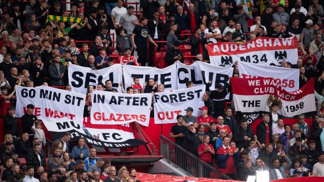 Manchester united fans protest ownership