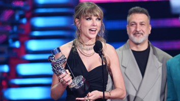 Taylor Swift Fans Make Hilarious Infographic About Travis Kelce Amid Romance Rumors