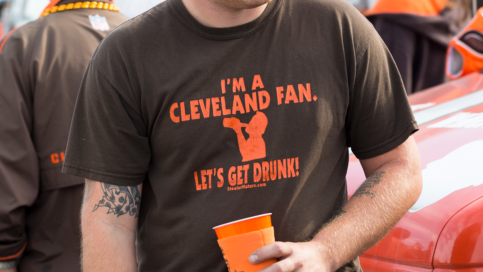 Tailgating Browns fans turn truck into a pool table