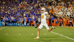 Ambidextrous NCAA Punter Runs A 4.5, Has QB Arm Strength, And Was Once A Top Ranked Tennis Player
