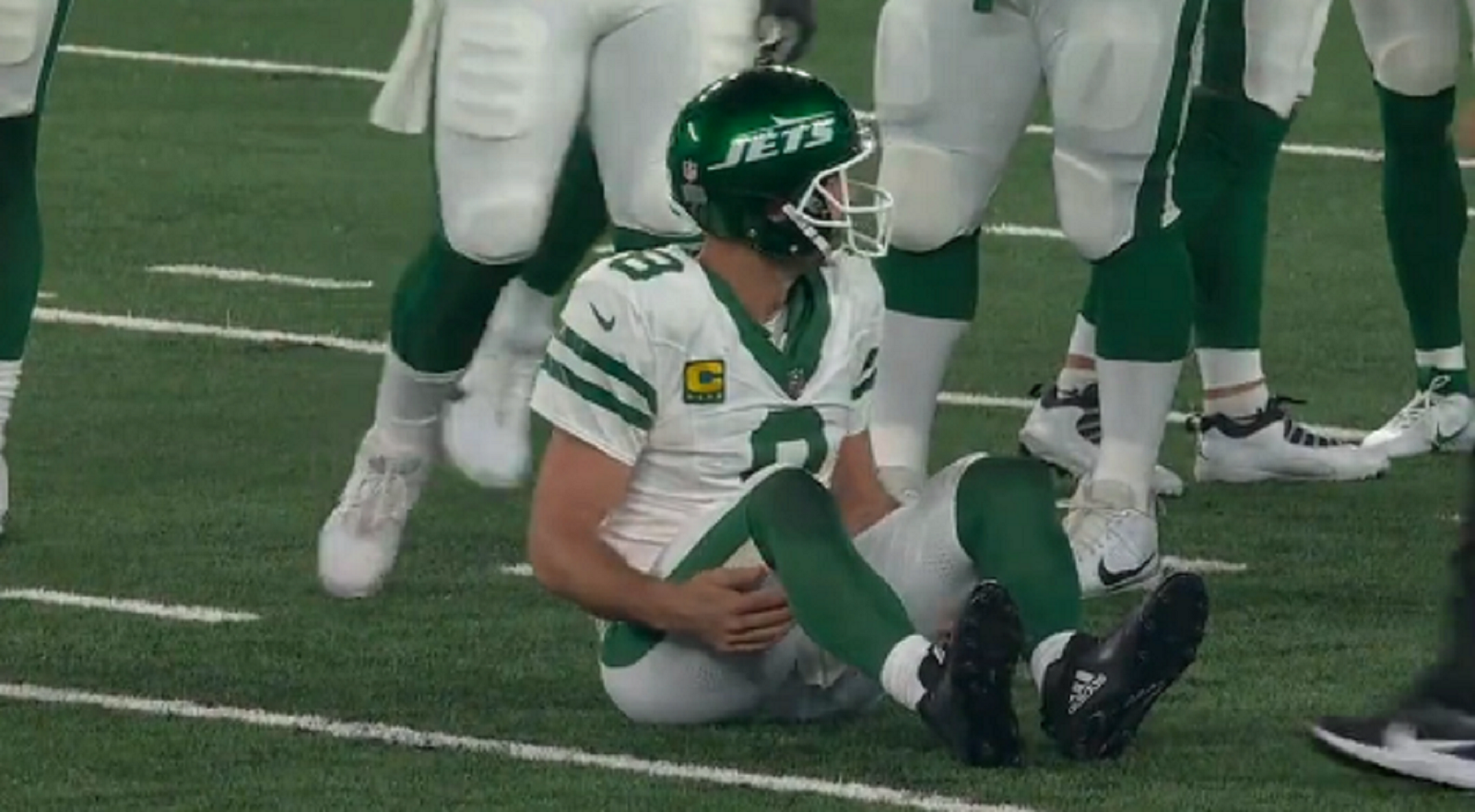 Aaron Rodgers CARTED OFF with injury during first drive of Jets