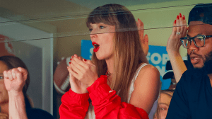 taylor swift cheers the chiefs from a skybox