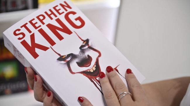 the cover of stephen kings it