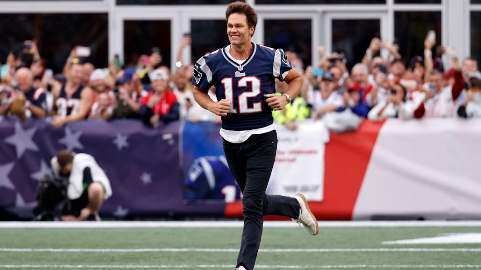 Tom Brady and His Kids at Opening Patriots Game