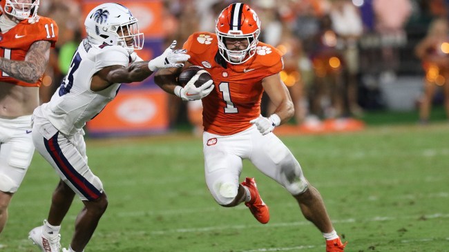 Will Shipley runs the ball for Clemson during a game against FAU.