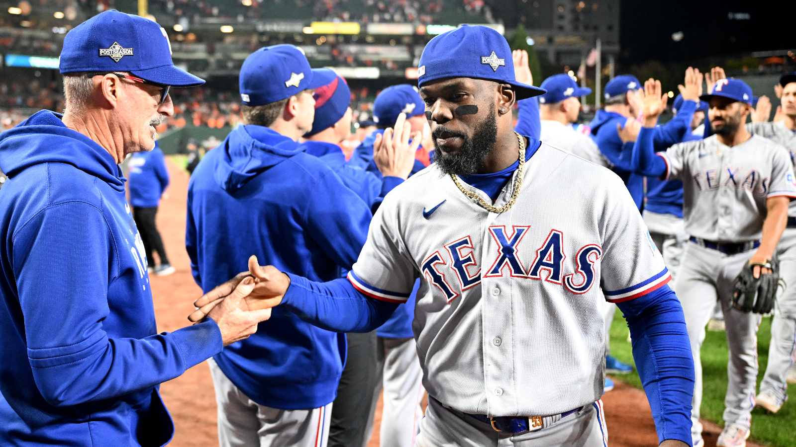 Texas Rangers fans sing along to Creed's 'Higher' during ALDS